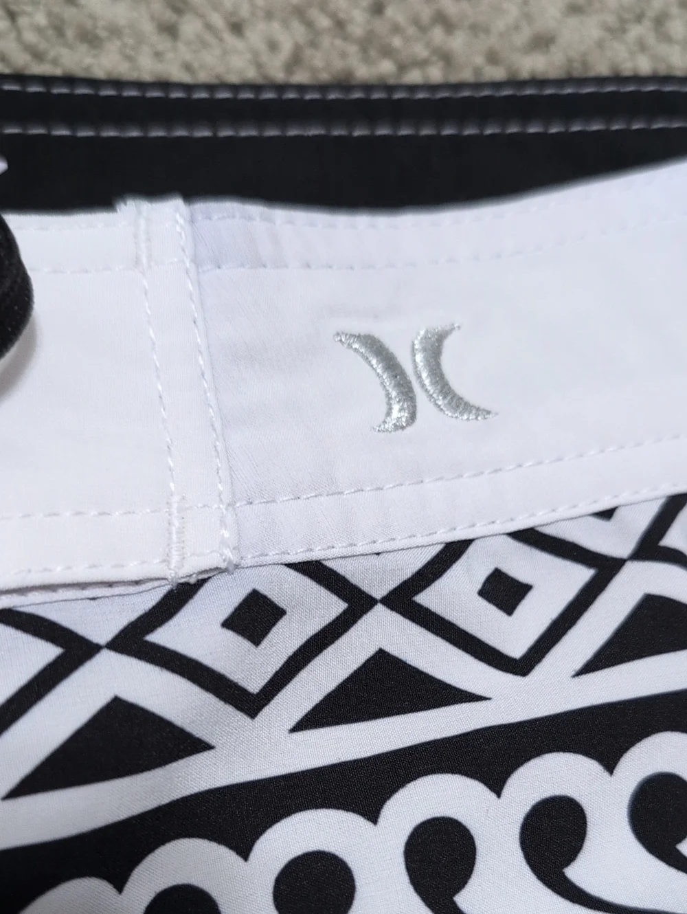Hurley Board Shorts Swim Trunks Black and White Print Mens size 34